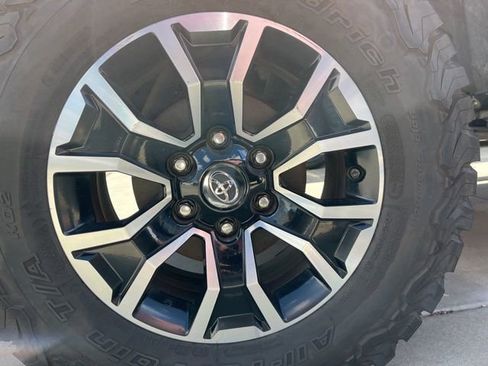 Used 2021 Toyota Tacoma TRD Sport w/ Technology Package RWD image 16