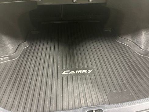 Used 2017 Toyota Camry SE image 12