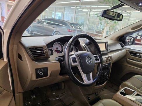 Used 2011 Volkswagen Routan SEL FWD image 13