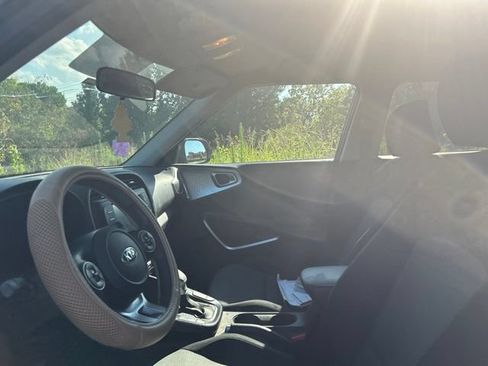 Used 2020 Kia Soul LX FWD image 11