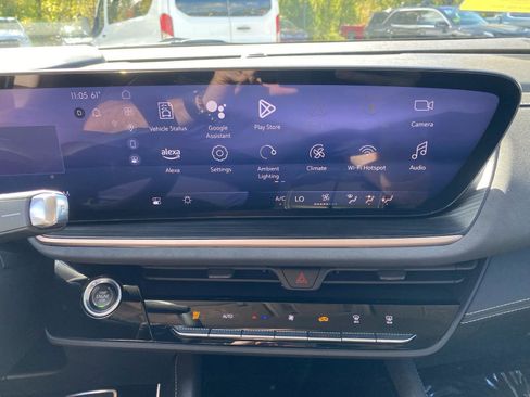 Used 2025 Buick Envision Sport Touring image 22