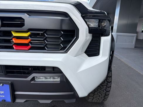 Used 2025 Toyota Tacoma TRD Off-Road image 4