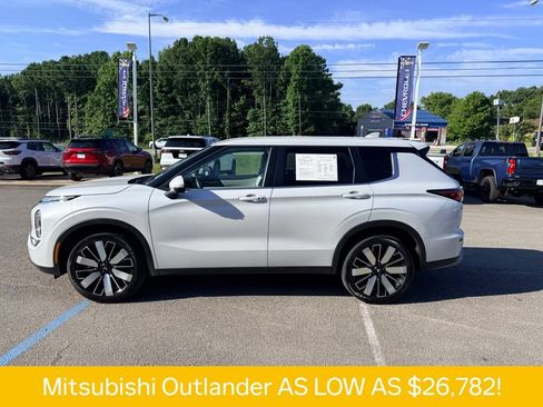 Used 2025 Mitsubishi Outlander SE FWD image 3