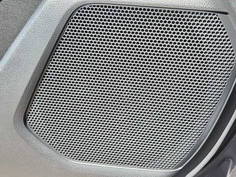 Used 2020 Toyota Highlander LE image 30