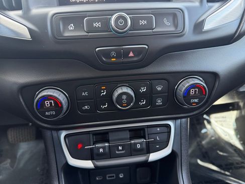 Used 2022 GMC Terrain SLE w/ Driver Convenience Package FWD image 19