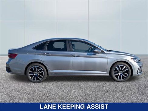 New 2025 Volkswagen Jetta SE FWD image 6