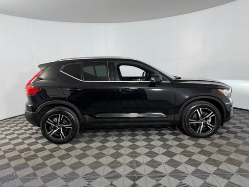 Used 2025 Volvo XC40 B5 Core image 6