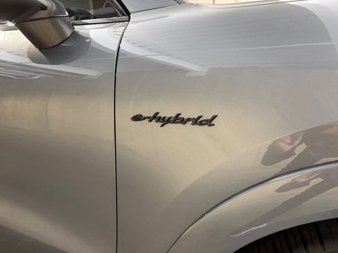 Certified 2026 Porsche Cayenne Turbo AWD/4WD image 16