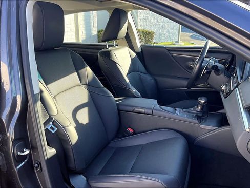 Used 2022 Lexus ES 300h w/ Premium Package image 9