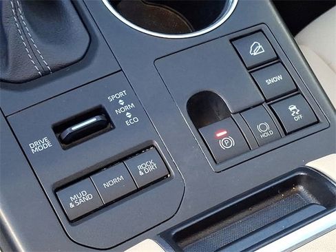 Certified 2023 Toyota Highlander XLE image 27