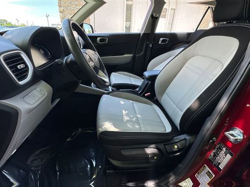 Used 2025 Hyundai Venue SEL FWD image 9