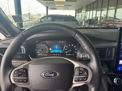 Used 2023 Ford Explorer Limited w/ Hybrid Equipment Group 310A AWD/4WD image 7