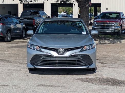 Used 2018 Toyota Camry LE FWD image 2