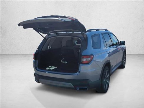 Used 2024 Honda Pilot Touring image 7