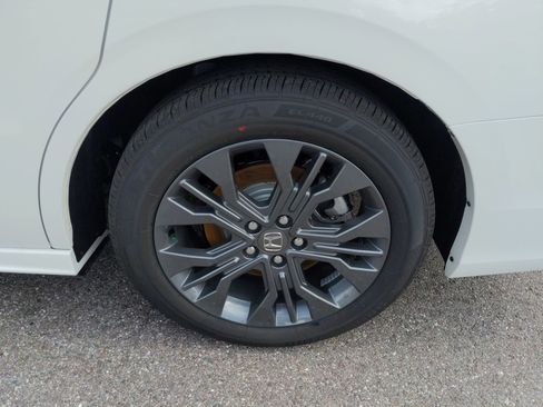 New 2026 Honda Odyssey Touring image 13