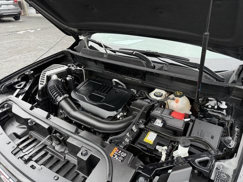 Used 2023 GMC Acadia SLE w/ Driver Convenience Package image 27