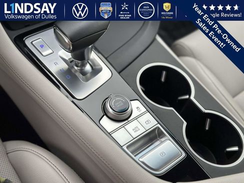 Used 2023 Genesis G70 2.0T image 19