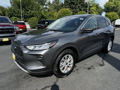 Certified 2023 Ford Escape Active AWD/4WD image 9
