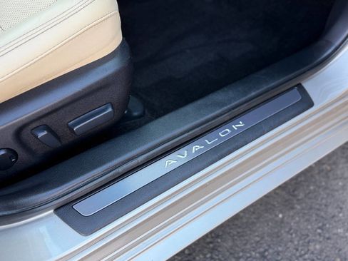 Used 2014 Toyota Avalon Limited image 64