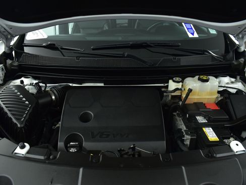 Used 2023 Chevrolet Traverse LT w/ LT Premium Package image 9