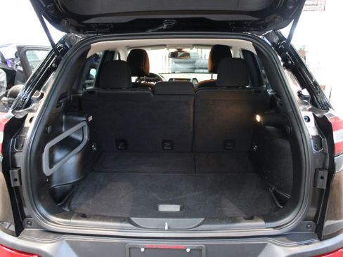 Used 2017 Jeep Cherokee Latitude image 13