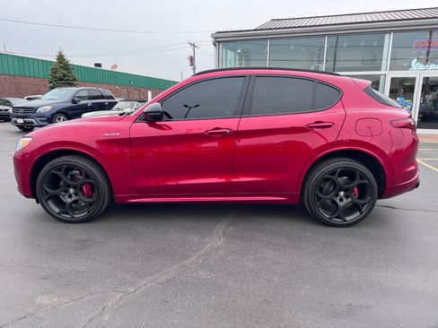 Used 2022 Alfa Romeo Stelvio Veloce AWD/4WD image 7