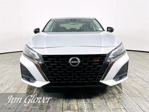 Used 2023 Nissan Altima 2.5 SR image 2