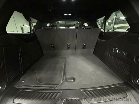 Used 2025 GMC Yukon XL Elevation image 24