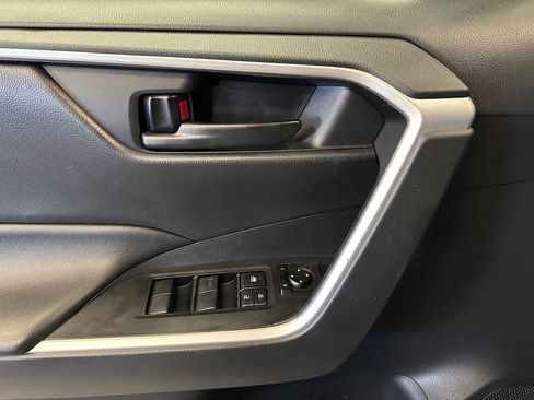 Used 2021 Toyota RAV4 LE FWD image 18