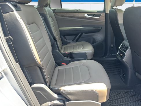 Used 2025 Volkswagen Atlas SEL AWD/4WD image 13
