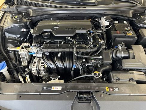 Used 2025 Hyundai Elantra SEL FWD image 28