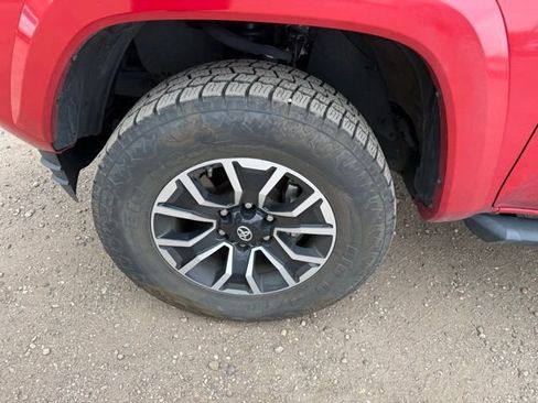 Used 2020 Toyota Tacoma TRD Sport w/ Technology Package image 11