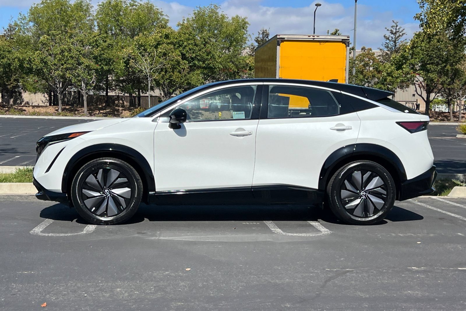 Certified 2024 Nissan Ariya FWD image 7
