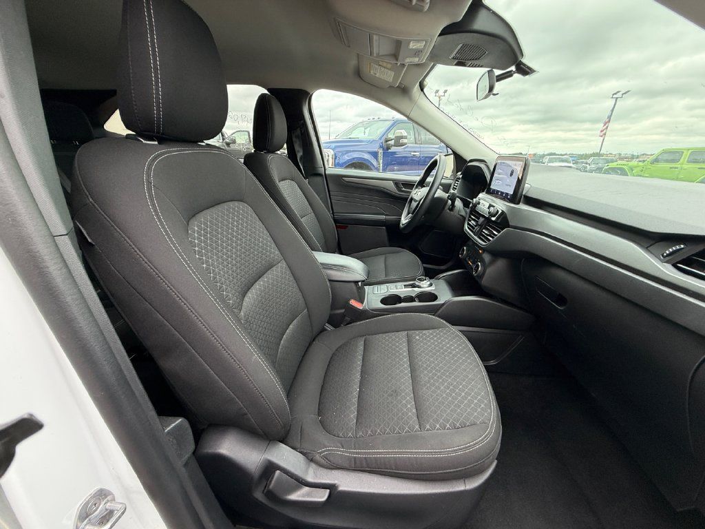 Used 2025 Ford Escape Active AWD/4WD image 40