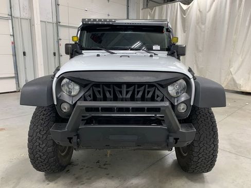 Used 2016 Jeep Wrangler Unlimited Rubicon w/ Connectivity Group image 25