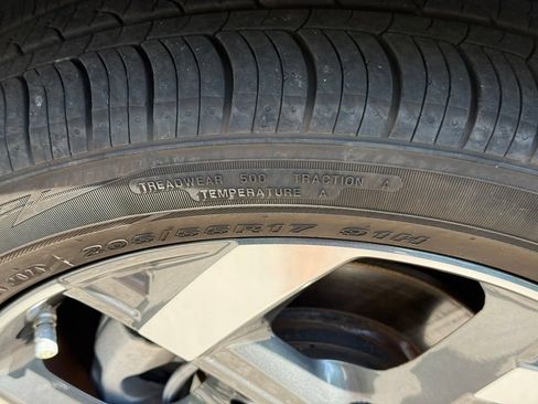 Used 2024 Hyundai Venue Limited FWD image 38