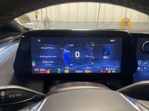 Used 2025 Chevrolet Equinox EV LT w/ Convenience Package image 20