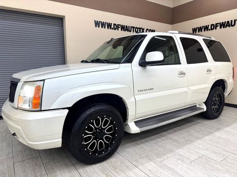 Used 2005 Cadillac Escalade AWD image 2