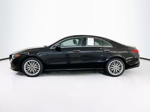 Used 2022 Mercedes-Benz CLA 250 4MATIC w/ Premium Package Lite image 4