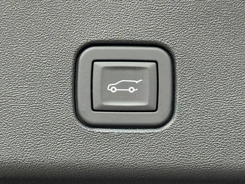 Certified 2025 Cadillac Optiq Sport 2 w/ LPO, Floor Liner Package AWD/4WD image 35