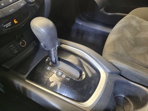 Used 2016 Nissan Rogue SV FWD image 26