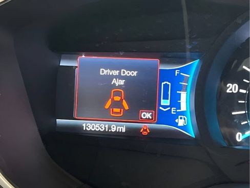 Used 2015 Ford Fusion SE FWD image 16