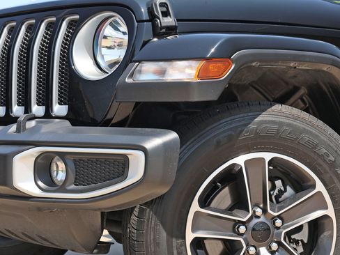 Used 2023 Jeep Wrangler Unlimited Sahara AWD/4WD image 11