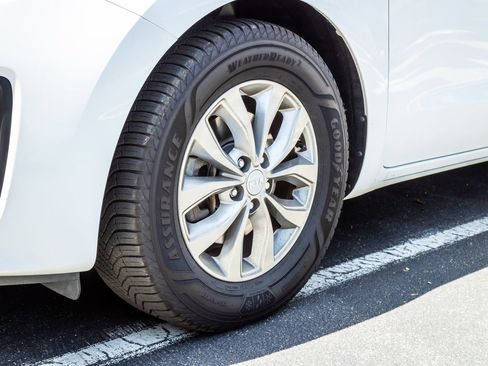 Used 2020 Kia Sedona LX FWD image 11