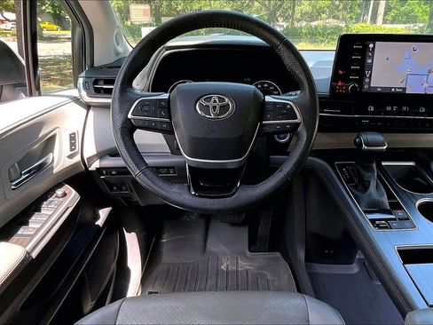Used 2022 Toyota Sienna Limited AWD/4WD image 8