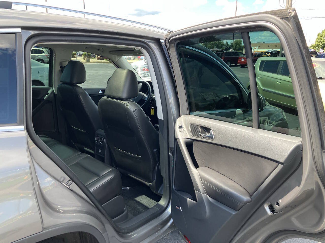 Used 2010 Volkswagen Tiguan SE AWD/4WD image 23