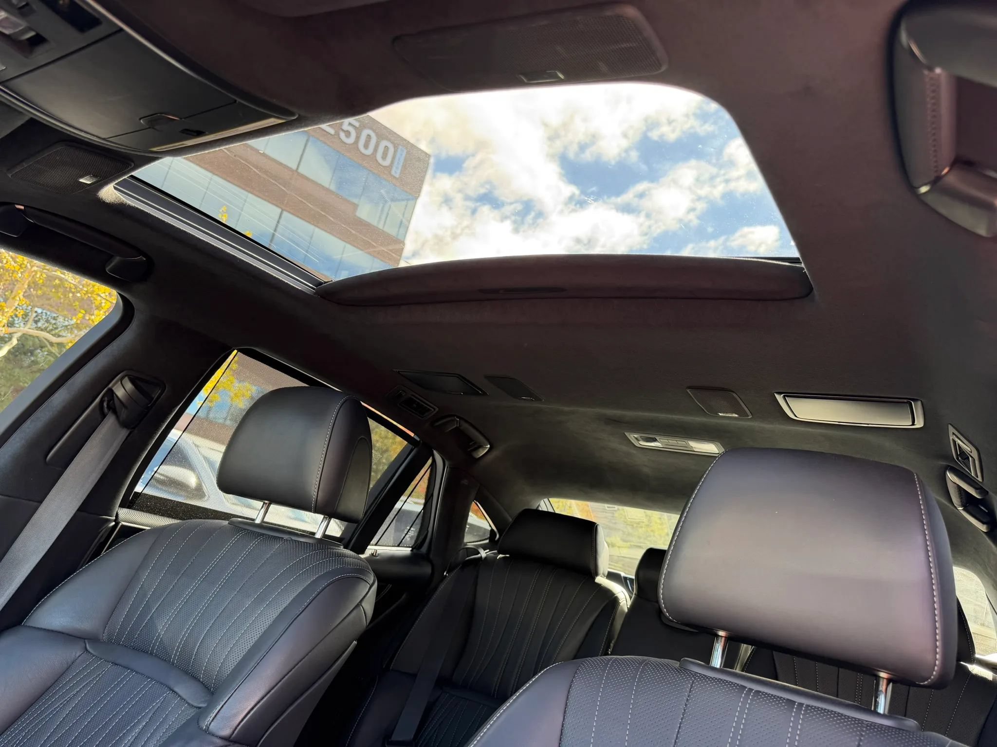 Used 2023 Lexus LS 500h AWD w/ Luxury Package image 27