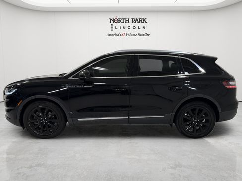 Used 2021 Lincoln Nautilus Reserve w/ Monochromatic Package FWD image 2