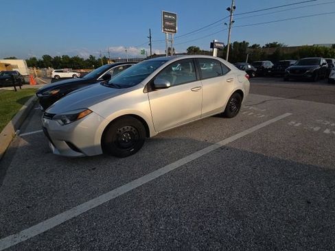 Used 2014 Toyota Corolla LE FWD image 2