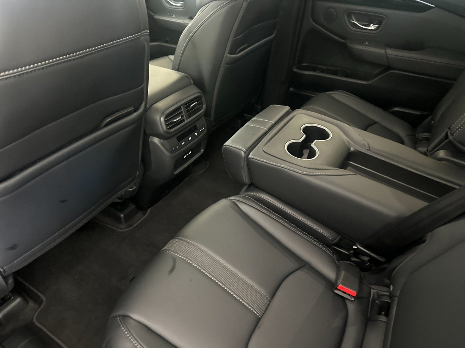 Used 2025 Honda Pilot Touring image 12